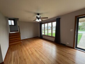 701 N Craig Pl in Addison, IL - Foto de edificio - Building Photo