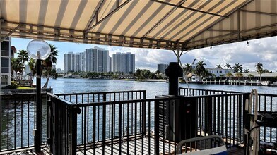 2017 S Ocean Dr in Hallandale Beach, FL - Building Photo - Building Photo