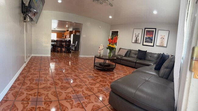 11456 Mclaren St in Norwalk, CA - Building Photo - Building Photo