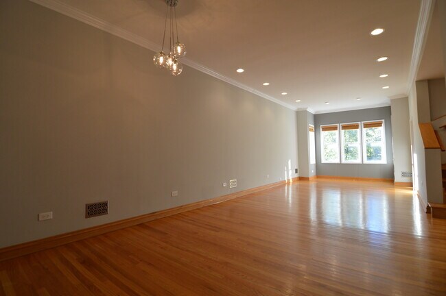 1440 W Melrose St-Unit -2 in Chicago, IL - Building Photo - Building Photo