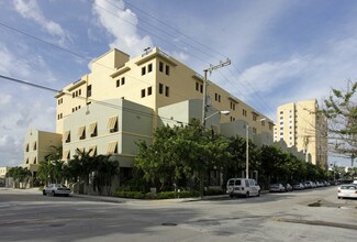 Tuscan View in Miami, FL - Building Photo - Building Photo