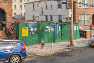 929 43rd St in Brooklyn, NY - Foto de edificio - Building Photo