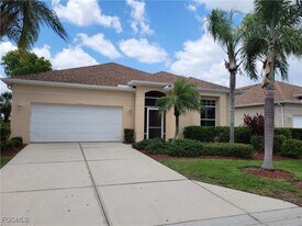 9358 Palm Island Cir in Ft. Myers, FL - Building Photo