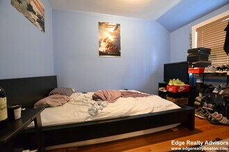 134 Foster St, Unit 1 in Boston, MA - Foto de edificio - Building Photo