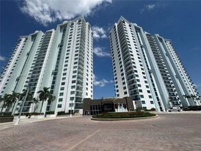 2641 N Flamingo Rd in Plantation, FL - Building Photo - Building Photo