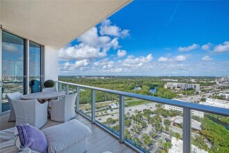 17301 Biscayne Blvd, Unit # PH6 in Aventura, FL - Building Photo - Building Photo
