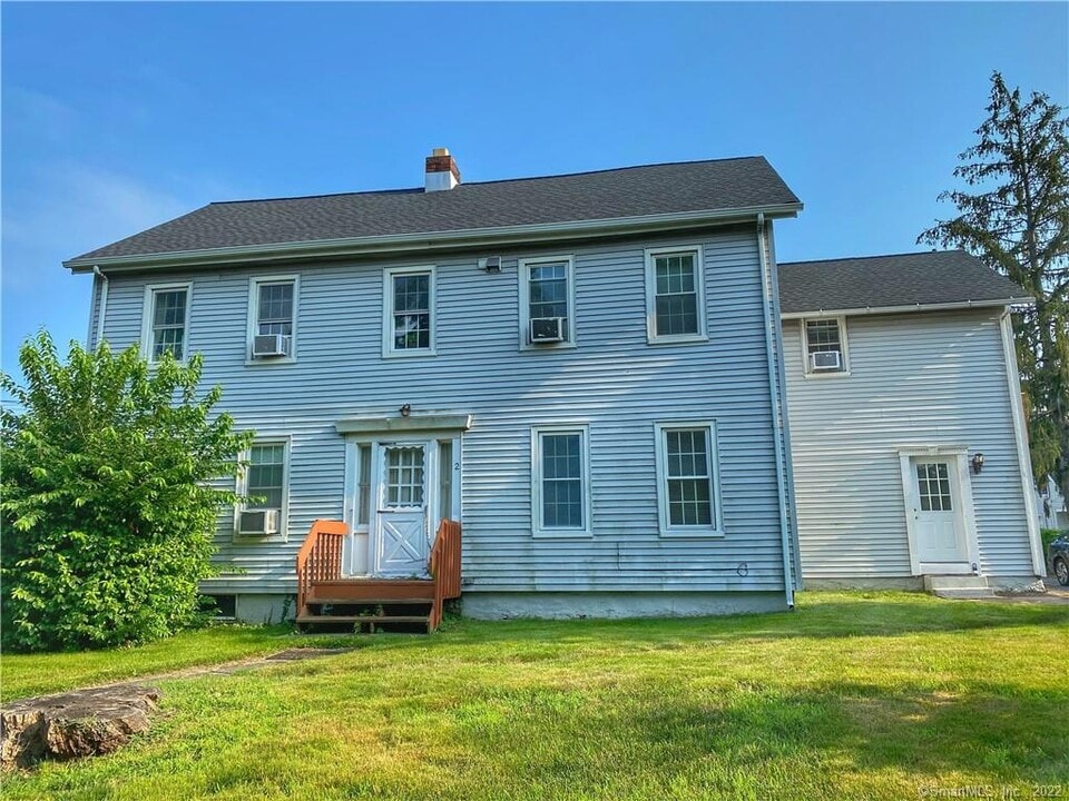 2 Gregory Blvd in Norwalk, CT - Building Photo