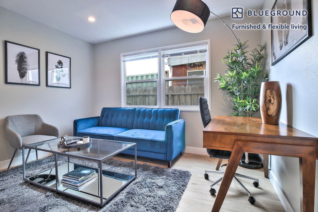 988 E El Camino Real in Sunnyvale, CA - Building Photo