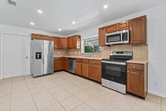 751 Hummingbird Way in North Palm Beach, FL - Building Photo - Building Photo