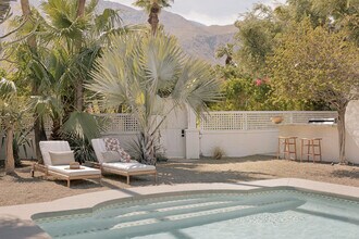 276 E Granvia Valmonte in Palm Springs, CA - Building Photo - Building Photo