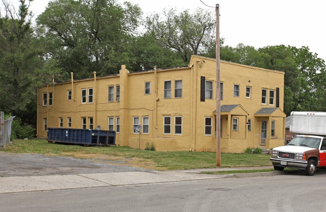 120 Avendale Ave NE in Roanoke, VA - Foto de edificio - Building Photo