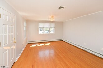 142 Grand Ave in Hawthorne, NJ - Building Photo - Building Photo