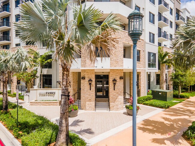 The Remy Apartments in Plantation, FL - Foto de edificio - Building Photo