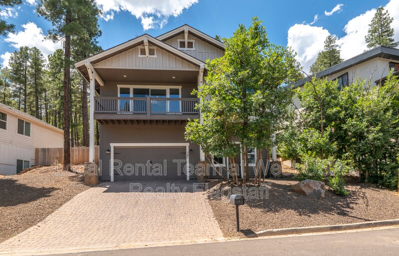 781 N Forest View Dr in Flagstaff, AZ - Building Photo