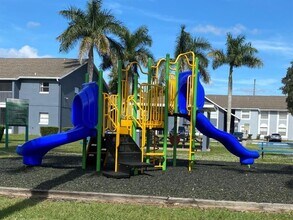 4240 Pershing Pointe Pl in Orlando, FL - Building Photo - Building Photo