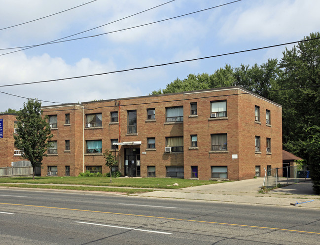 4087 Bathurst St in Toronto, ON - Building Photo - Primary Photo