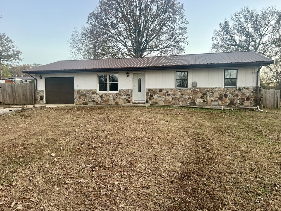 21430 Sail Rd in Waynesville, MO - Building Photo