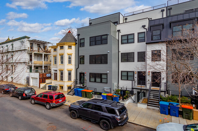 2619 University Pl Nw in Washington, DC - Building Photo - Building Photo