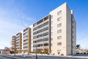 Springville Heights Condominiums in Staten Island, NY - Building Photo