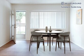 12017 Goshen Ave in Los Angeles, CA - Building Photo - Building Photo