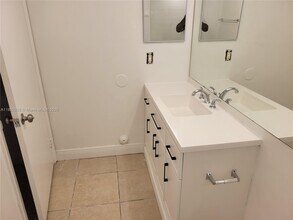 5646 Rock Island Rd in Tamarac, FL - Building Photo - Building Photo