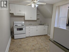 12 E 24th St in Hamilton, ON - Building Photo - Building Photo