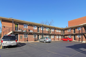 Southwest Court Apartments in St. Louis, MO - Building Photo - Building Photo