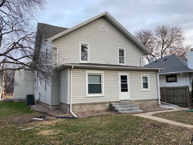 2219 5th Ave, Unit 3 in Kearney, NE - Building Photo