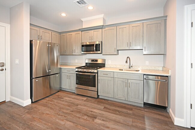 184 Godwin Ave, Unit #2 in Midland Park, NJ - Building Photo - Building Photo