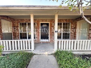 803 Lakeway Dr in Ennis, TX - Building Photo - Building Photo