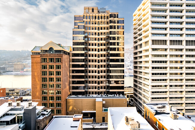 One Fifty One First Side in Pittsburgh, PA - Foto de edificio - Building Photo