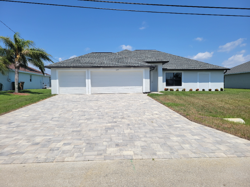 1329 SW 21st Ave in Cape Coral, FL - Building Photo