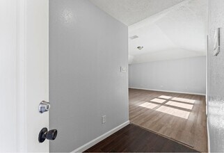 2808 Pinewood Dr in League City, TX - Building Photo - Building Photo