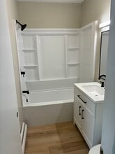 41 White St, Unit 1 in New York Mills, NY - Foto de edificio - Building Photo