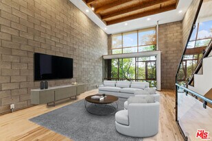 6615 Melrose Ave in Los Angeles, CA - Building Photo