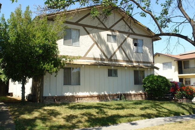 551 Northlake Dr in San Jose, CA - Foto de edificio - Building Photo