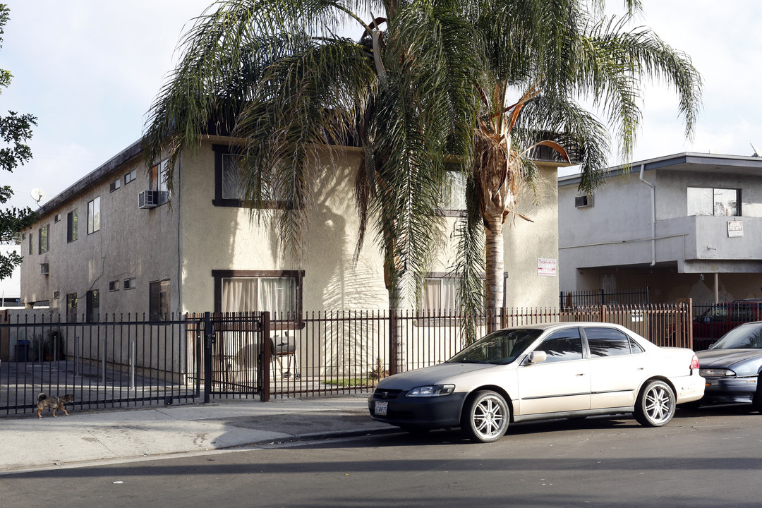 14633 Calvert St in Van Nuys, CA - Building Photo