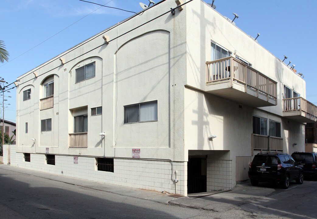 16 Fleet St - Move In Special! in Marina Del Rey, CA - Building Photo