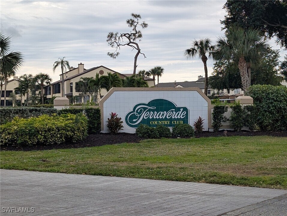 17189 Terraverde Cir in Ft. Myers, FL - Foto de edificio