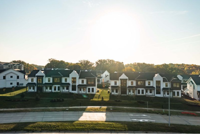 Calusa Townhomes in Urbandale, IA - Building Photo