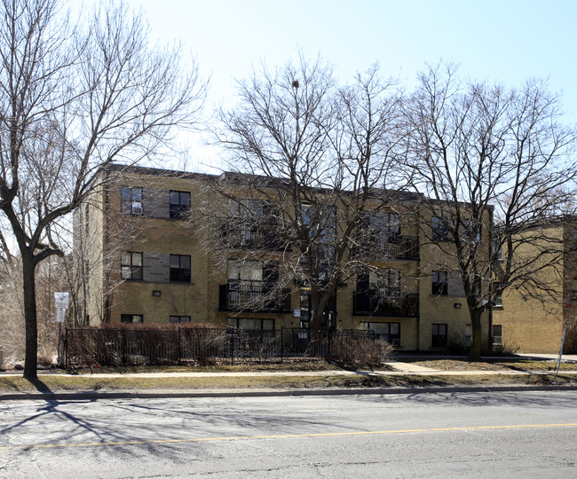 409 Wilson Ave in Toronto, ON - Building Photo - Primary Photo