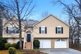 305 Seals Dr in Dallas, GA - Building Photo