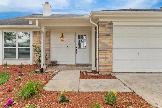 3915 Flintrock Ln in Sugar Land, TX - Building Photo - Building Photo