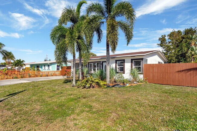 1649 NE 31st St in Pompano Beach, FL - Foto de edificio - Building Photo