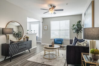 Towne West in Houston, TX - Foto de edificio - Interior Photo