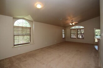 16516 Fowler Mill Cove in Austin, TX - Foto de edificio - Building Photo