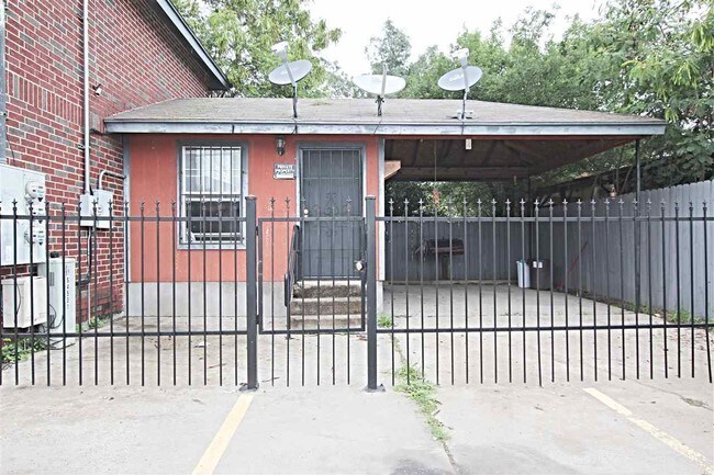 103 Mims Ave-Unit -1 in Laredo, TX - Building Photo - Building Photo