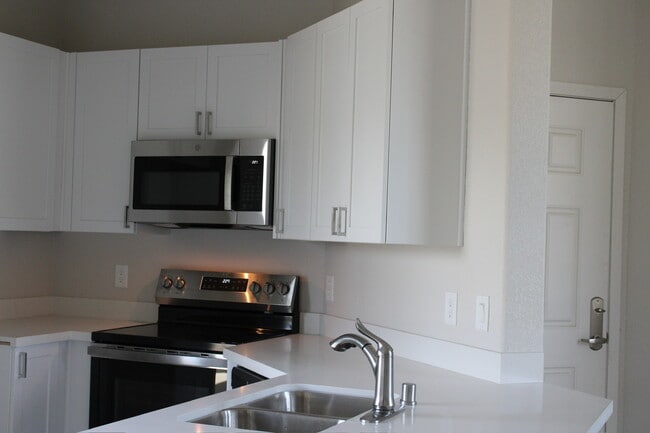 Cottages at Laguna in Sacramento, CA - Building Photo - Building Photo