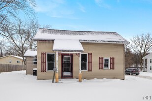 614 S Webster St in Greenville, MI - Building Photo