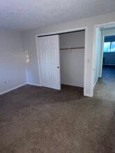 347 Oakland St in Manchester, CT - Foto de edificio - Building Photo